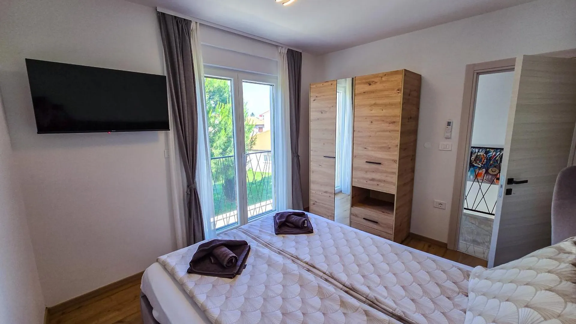 Villa Dino With Private Parking & Pool Pula Croatia